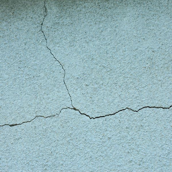 水戸で外壁のひび割れにお困りでしたら外壁塗装会社にご相談ください